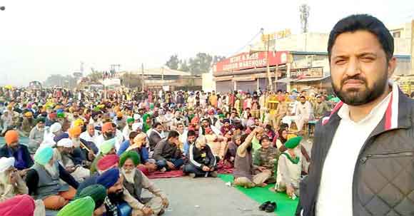 युवा नेता साहिल खान ने किसानों के बीच पहुंचकर दिया अपना समर्थन