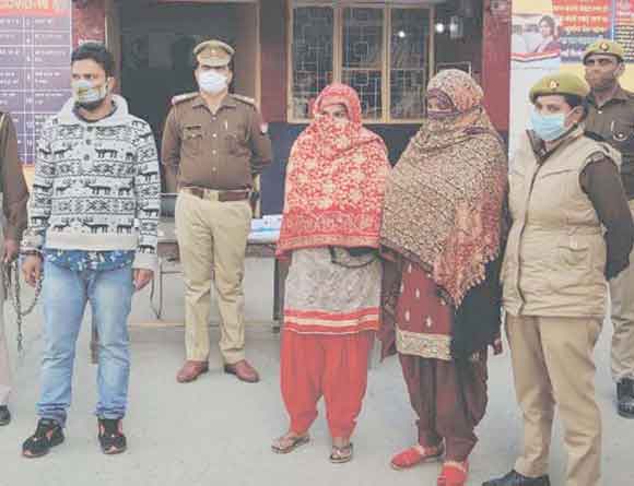 दो महिलाओं समेत तीन आरोपी दबोचे