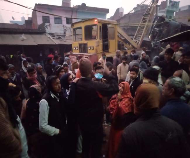 Kaushambi UP Road Accident : कौशांबी में सड़क दुर्घटना, स्कार्पियो पर पलटा बालू लदा ट्रक, आठ लोगों की मौत