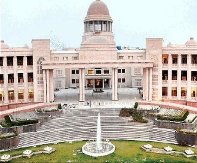 Hathras Case Hearing: हाथरस के DM को न हटाने पर सरकार ने दी चार दलील, कोर्ट में अगली सुनवाई 16 को