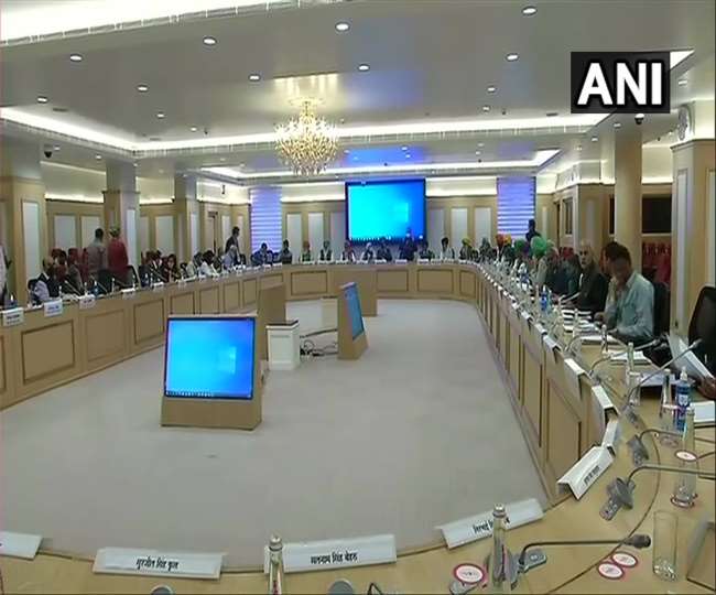 LIVE Farmers Protest in Delhi: कांग्रेस नेता ने लिखा लोकसभा अध्यक्ष को पत्र, संसद सत्र में किसानों के मुद्दे पर चर्चा की मांग