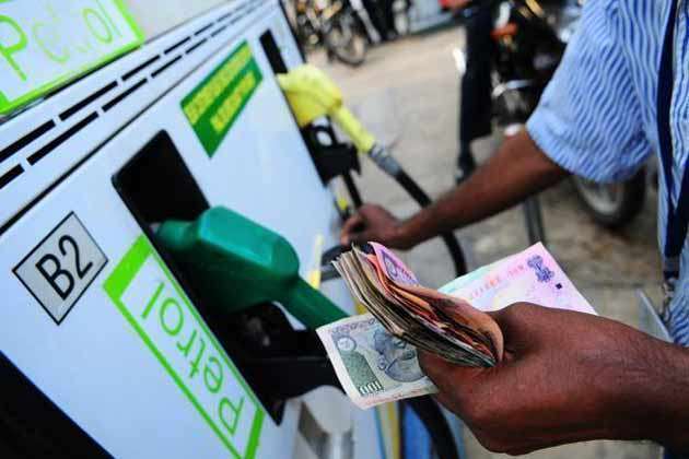 Petrol Diesel Price Today: नहीं थम रहा बढ़ोतरी का सिलसिला, आज फिर महंगा हुआ पेट्रोल, डीजल