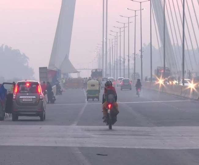 Delhi Air Pollution: दिल्ली-एनसीआर की हवा खराब, आज हो सकता है प्रदूषण के स्तर में थोड़ा सुधार