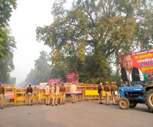 Akhilesh Yadav Home Arrest: लखनऊ में अखिलेश यादव नजरबंद, UP में सभी सपा नेताओं के घर पुलिस का पहरा; सपा की किसान यात्रा आज