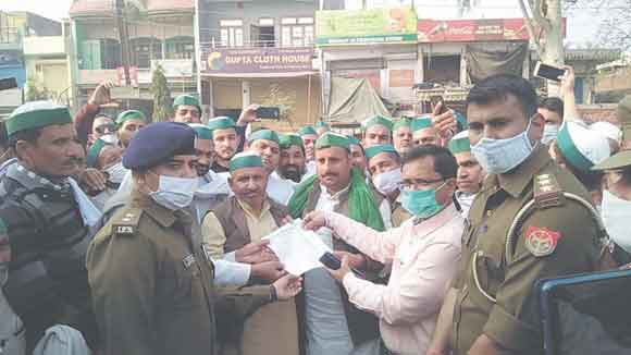 किसानों ने पांच घंटे तक किया हाइवे जाम