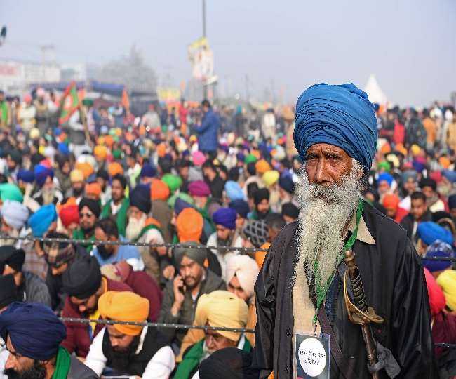 Farmer Protests: किसानों की आड़ में साधी जा रही है राजनीति, आंदोलन में कृषि कानून के साथ जोड़े कई और मुद्दे