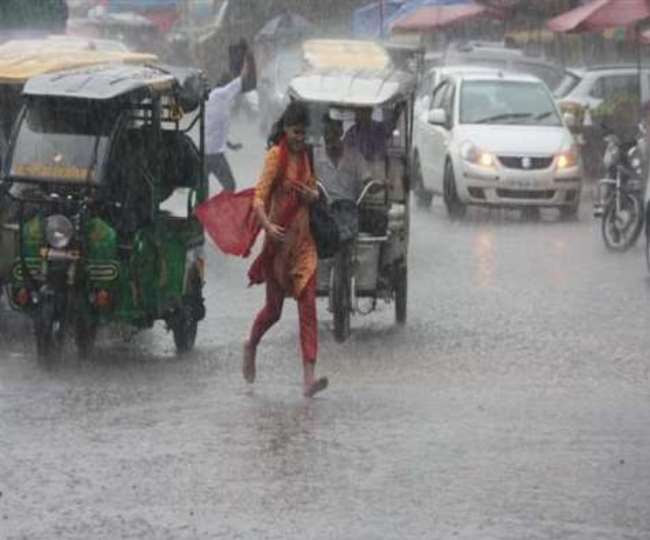 Delhi Weather Forecast News Update: शुक्रवार और शनिवार को बारिश के आसार, दिल्ली-एनसीआर में बढ़ सकती है ठंड