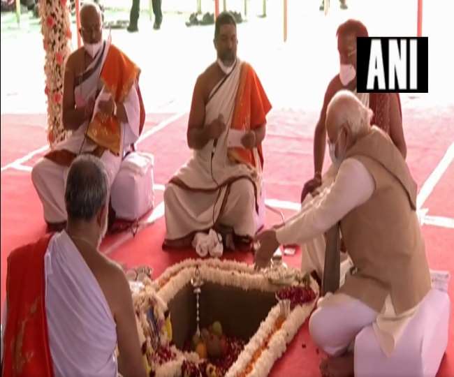 पीएम मोदी ने रखी नए संसद भवन की नींव, बोले- आत्मनिर्भर भारत का गवाह बनेगा नया संसद भवन