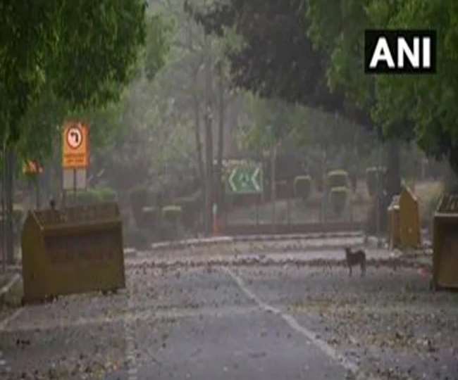 Delhi Weather Forecast: दिल्ली के कुछ इलाकों में हो सकती है बारिश, बढ़ेगी ठंड