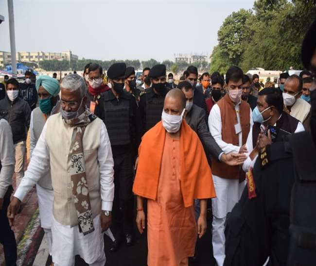 मुरादाबाद पहुंचे सीएम योगी आदित्यनाथ, पार्टी पदाधिकारियों व जनप्रतिनिधियों से करेंगे मुलाकात