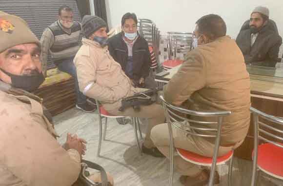 पुलिस ने किसान नेताओं को किया उनके आवास पर नजरबंद