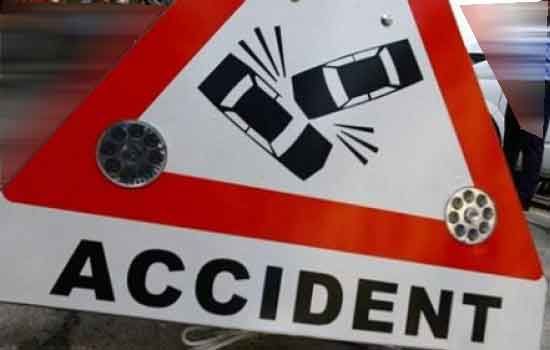 नोएडा में बड़ा हादसा, अनियंत्रित कार नाले में गिरी, 3 लोगों की मौत