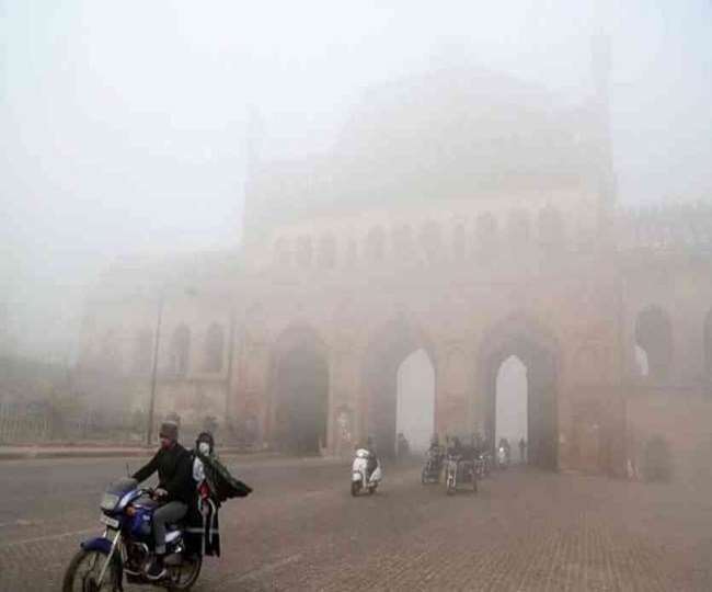 UP Weather Update: हवाओं की नमी उत्तर प्रदेश में बढ़ाएगी ठंड, लखनऊ समेत कई जनपदों में छाया रहा कोहरा