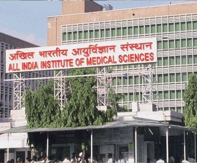 Delhi: कोरोना से जंग के बीच AIIMS के 5 हजार नर्सिंग कर्मचारी अनिश्चितकालीन हड़ताल पर गए