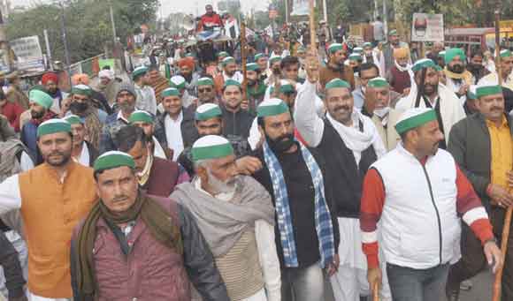 भारतीय किसान यूनियन ने जिलाधिकारी कार्यालय का घेराव कर सौंपा ज्ञापन