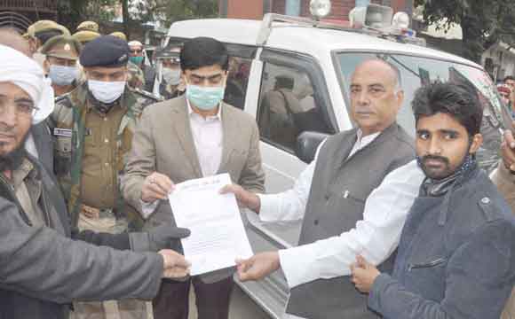 पश्चिम प्रदेश मुक्ति मोर्चा ने जुलूस निकालकर डीएम को सौंपा ज्ञापन