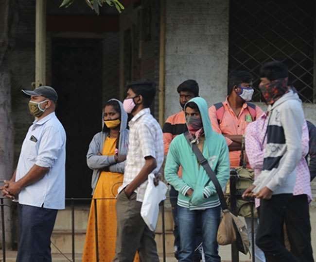 India Coronavirus Updates: देश में बीते 24 घंटों में आए 22 हजार मामले, 99 लाख पहुंचा कोरोना का आंकड़ा