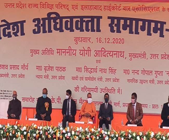 CM Yogi In Prayagraj: मुख्‍यमंत्री योगी आदित्‍यनाथ प्रयागराज पहुंचे, परखेंगे माघ मेले का सेफ कोविड प्लान