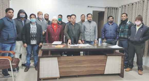 आईटीआई कर्मचारियों का वेतन न मिलने पर जताया रोष