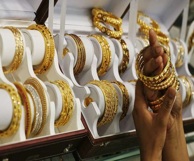 Gold Price Today: सोने के वायदा भाव में गिरावट, चांदी भी हुई काफी सस्ती, जानें क्या चल रहे हैं रेट