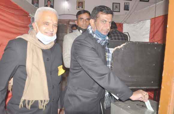 1274 अधिवक्ताओं ने किया अपने मताधिकार का प्रयोग