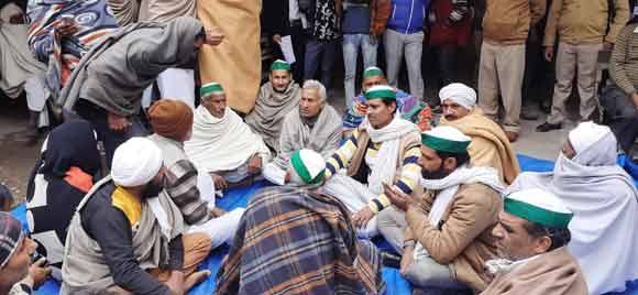 किसानो के दिल्ली म ेचल रहे आंदोलन के क्रम में भाकियु क्रांति ने तहसील मुख्यालय पर दिया धरना