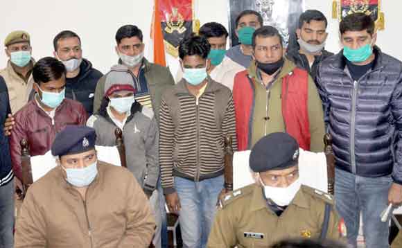 पुलिस ने किया टीवीएस शोरूम में चोरी की घटना का खुलासा, तीन आरोपी दबोचे