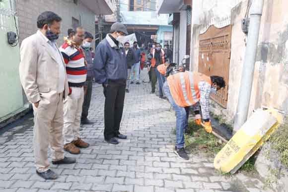 गंदगी फैलाने वाले 15 दुकानदारों पर जुर्माना