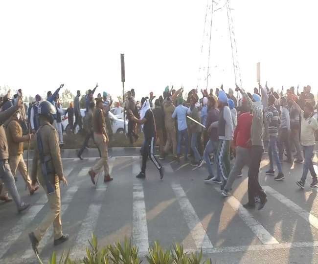 मुरादाबाद में किसानों के बीच घुसे अराजकतत्‍वों ने एसएसपी की गाड़ी पर किया हमला, रामपुर एसपी को बचने के लिए लगानी पड़ी दौड़