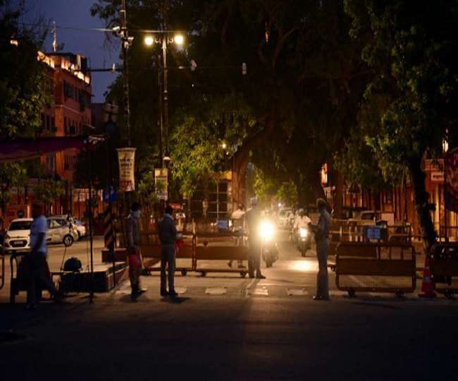 कर्नाटक में आज से 2 जनवरी तक नाइट कर्फ्यू का ऐलान, रात 10 बजे से सुबह 6 बजे तक रहेगी पाबंदी