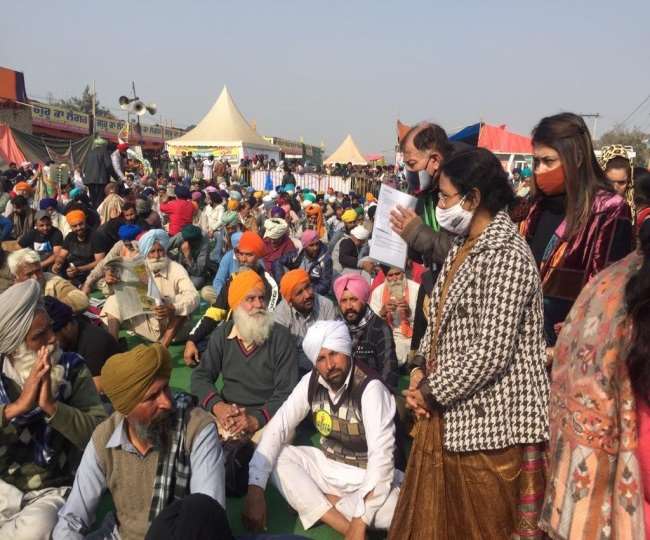 LIVE Kisan Andolan: किसानों से बातचीत करने के लिए सिंघू बॉर्डर पहुंचे 5 सांसद, भूख हड़ताल पर बैठे हैं किसान
