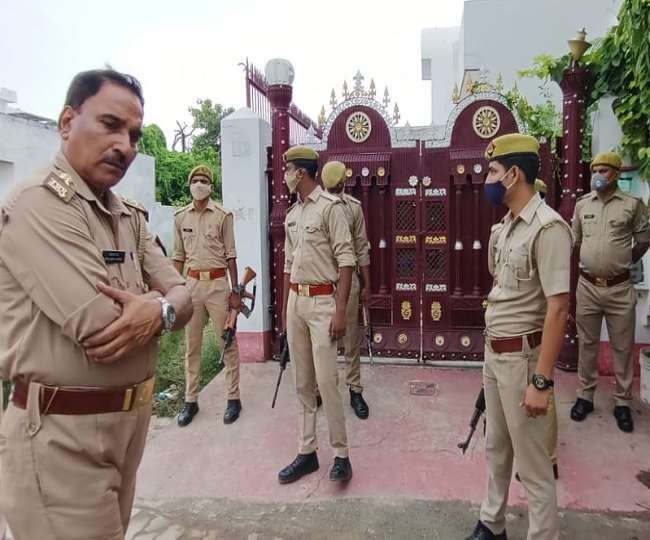 Bikru Kand Update : विकास दुबे के भाई दीप प्रकाश ने कोर्ट में किया आत्मसमर्पण, अब रिमांड पर लेकर पुलिस करेगी पूछताछ