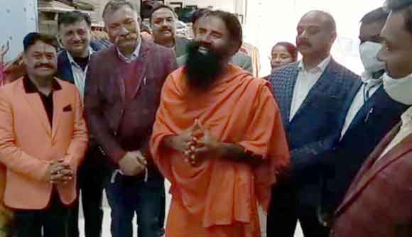 सरकार व किसान जिद छोड़कर अपनाएं समाधान का रास्ता: बाबा रामदेव