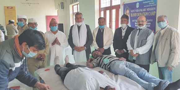 स्वैच्छिक रक्तदान शिविर में 105 यूनिट रक्त एकत्रित किया गया