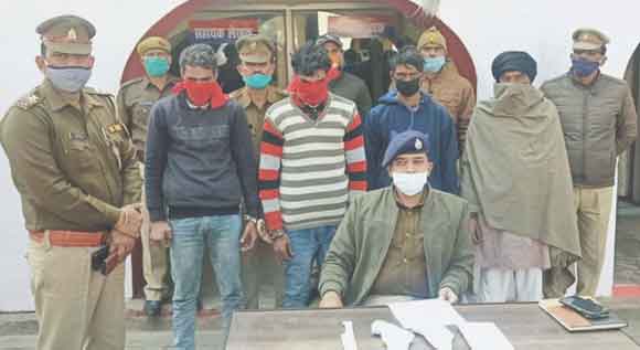 पुलिस ने दबोचे चार शातिर लुटेरे, लूटा गया ट्रक व शस्त्र बरामद