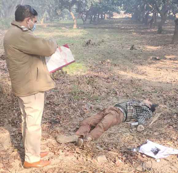 युवक का शव मिलने से फैली सनसनी