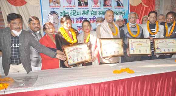 बार एसोसिएशन के नवनिर्वाचि अध्यक्ष का किया अभिनंदन