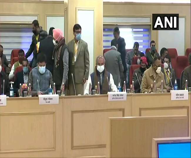 LIVE Farmers Protest : 3 घंटे से सरकार और किसान नेताओं के बीच बातचीत, केंद्र ने कहा- रद नहीं होगा कृषि कानून