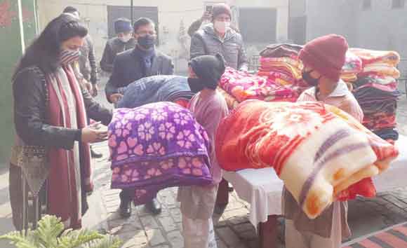निराश्रित एवं गरीब असहाय बालिकाओं की समस्याओं के निदान को हरसंभव प्रयास किए जाने चाहिए: निशा सिंह
