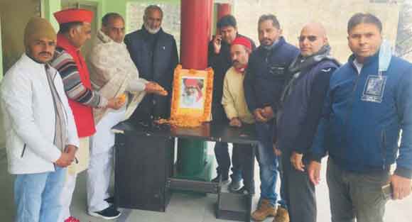 सपाईयों ने मनाई राजनारायण की पुण्यतिथि
