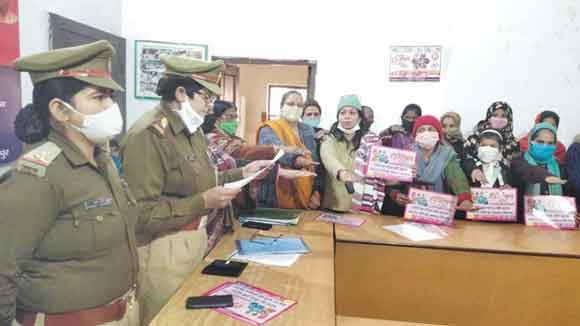 निराश्रित महिलाओं को दी मिशन शक्ति अभियान की जानकारी