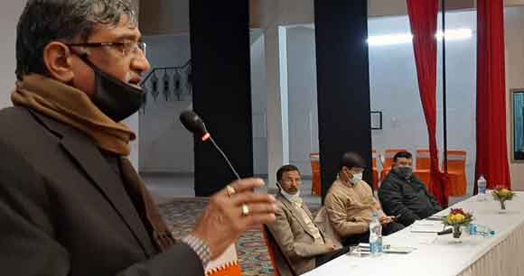 अधिकारी पेंशनरों से शिश्टाचार पूर्ण व्यवहार करें- अपर जिला मजिस्ट्रेट