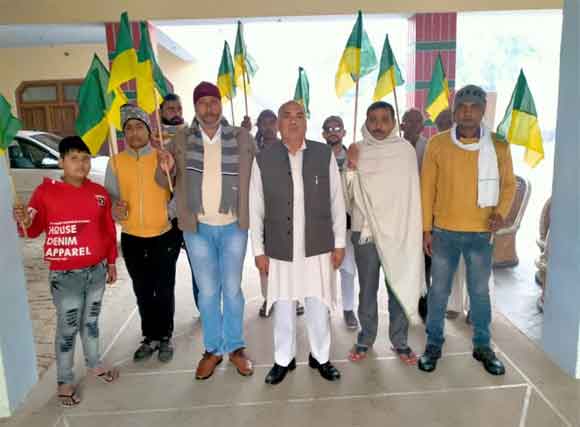पश्चिम प्रदेश मुक्ति मोर्चा के अध्यक्ष व पदाधिकारी दिल्ली के लिये हुये रवाना किसानों की लडाई में होगें शामिल