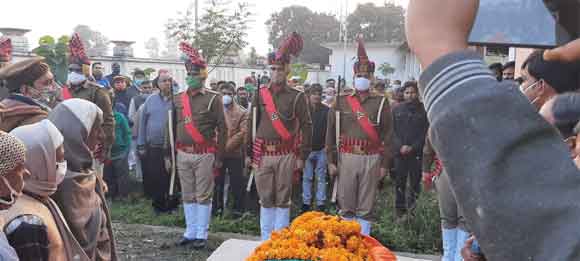लोकतंत्र सैनानी बालेश्वर कुमार शास्त्री का राजकीय सम्मान के साथ अंतिम संस्कार