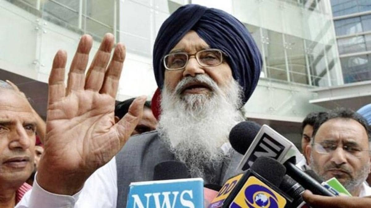 कृषि कानून के खिलाफ अवॉर्ड वापसी शुरू, प्रकाश सिंह बादल-ढींढसा ने लौटाया पद्म सम्मान