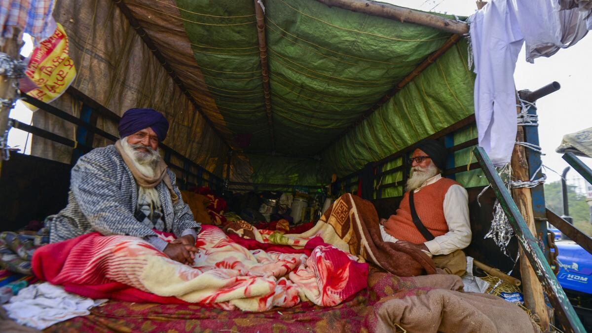 सिंघु बॉर्डर पर एक आंदोलनकारी किसान की मौत, दिल्ली से लौट रहे दो किसानों की भी गई जान