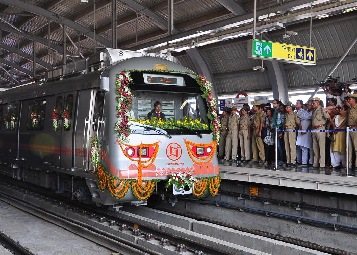 दिल्ली को मिलेगी नए साल की सौगात, इसी महीने ड्राइवरलेस मेट्रो को हरी झंडी दिखा सकते हैं PM