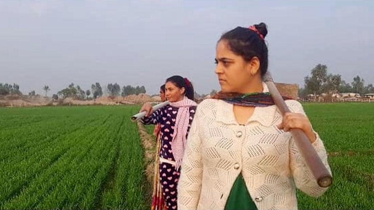 रामपुर: ‘जीत कर आना, हम घर और खेत दोनों संभाल लेंगे’, धरने में गए किसानों की महिलाओं ने संभाला मोर्चा