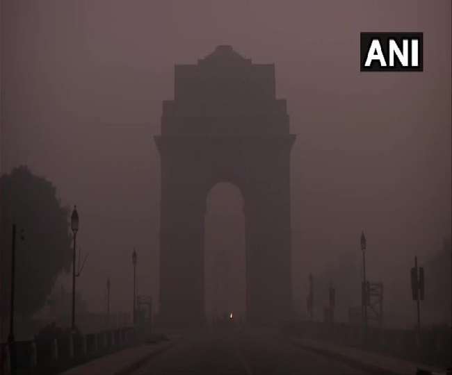 नए साल पर उत्तर भारत में दर्ज घना कोहरा, दिल्ली में 2 जनवरी तक चलेगी ठंडी हवाएं; चुरू में -0.2 डिग्री तापमान दर्ज
