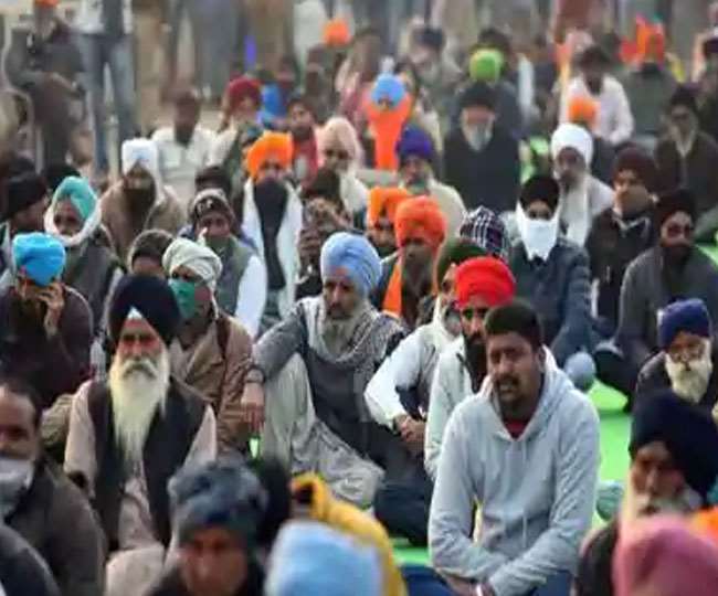 मांगें नहीं मानी गईं तो ट्रैक्टर के साथ निकालेंगे ‘किसान गणतंत्र परेड’, कल होगी वार्ता, सरकार पर बढ़ाया दबाव